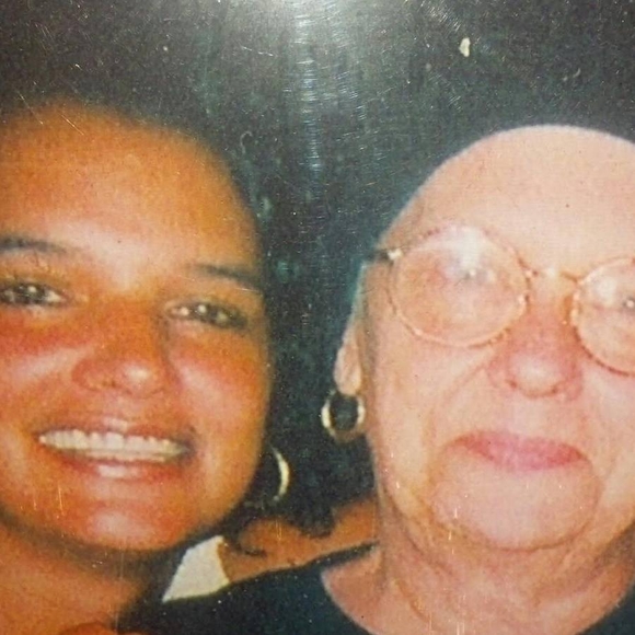 Meet your Posher, Loren - Picture 1 of 1